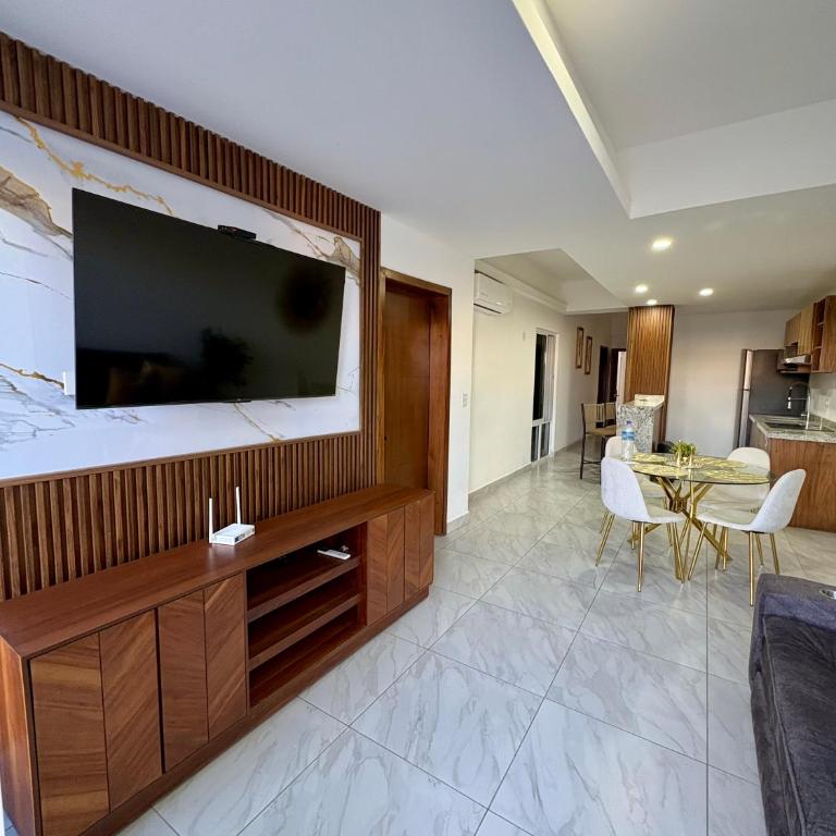 DEPA NUEVO en TORRE CORDOBA a pasos del MALECON y PLAYA - Three-Bedroom Apartment - 10