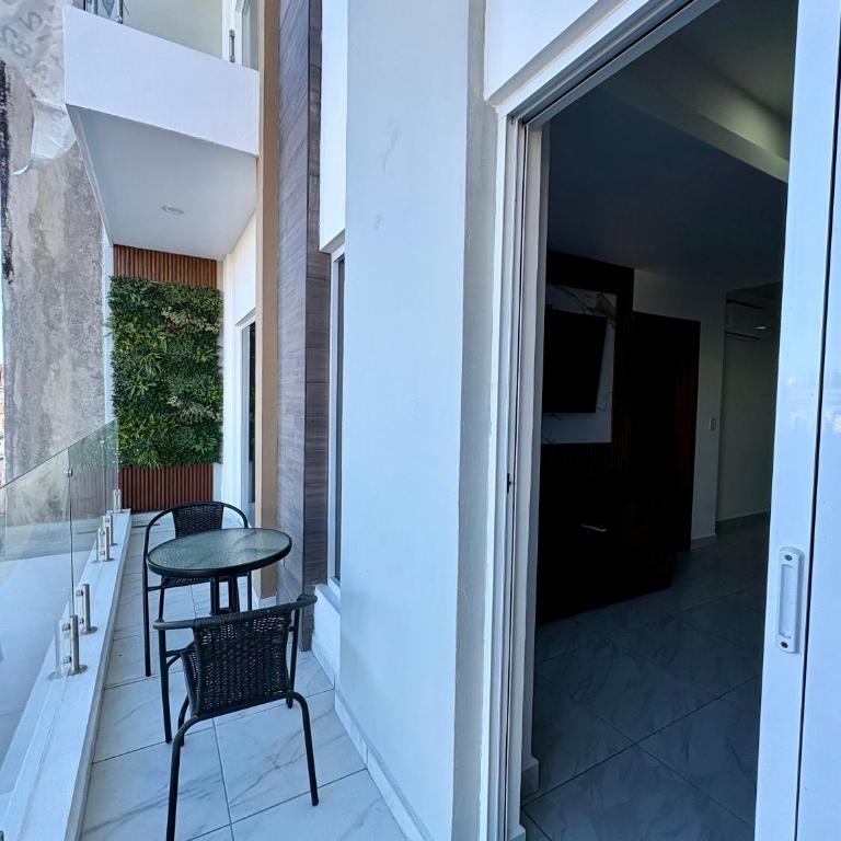 DEPA NUEVO en TORRE CORDOBA a pasos del MALECON y PLAYA - Three-Bedroom Apartment - 18