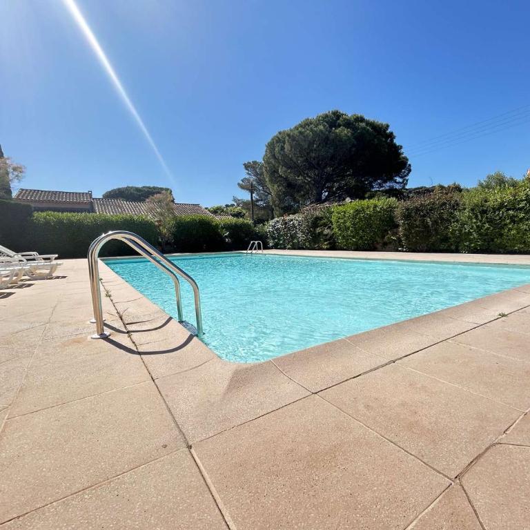 SM700-007 PINEDE SAINTE MAXIME Maison 5 pièces 8 couchages avec Piscine et parking - Ferienhaus mit 4 Zimmern - 17