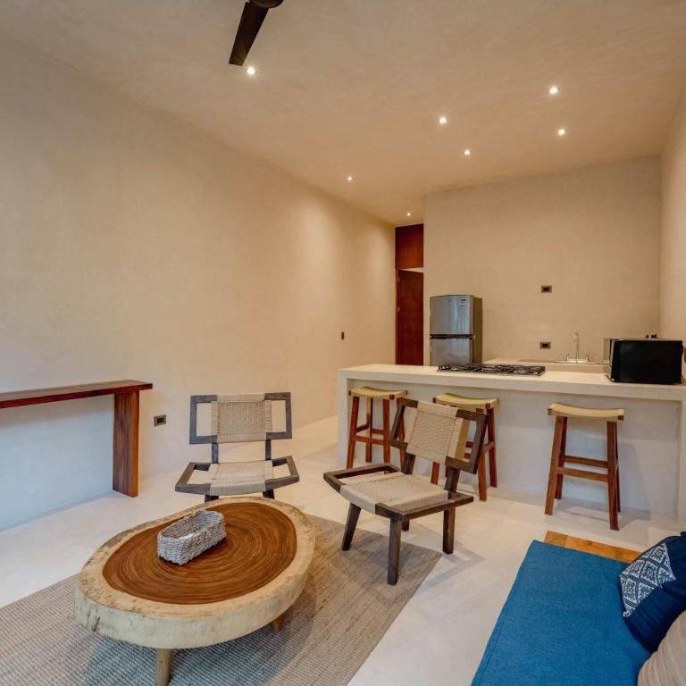Stylish 1BR Retreat in Holistika with Private Pool - Apartamento - 1