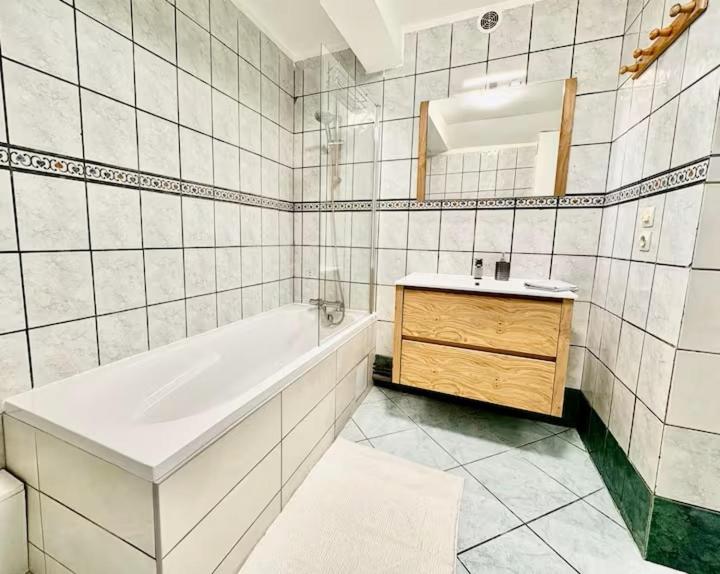 Spacieux appartement 3 chambres à Strasbourg - Three-Bedroom Apartment - 16