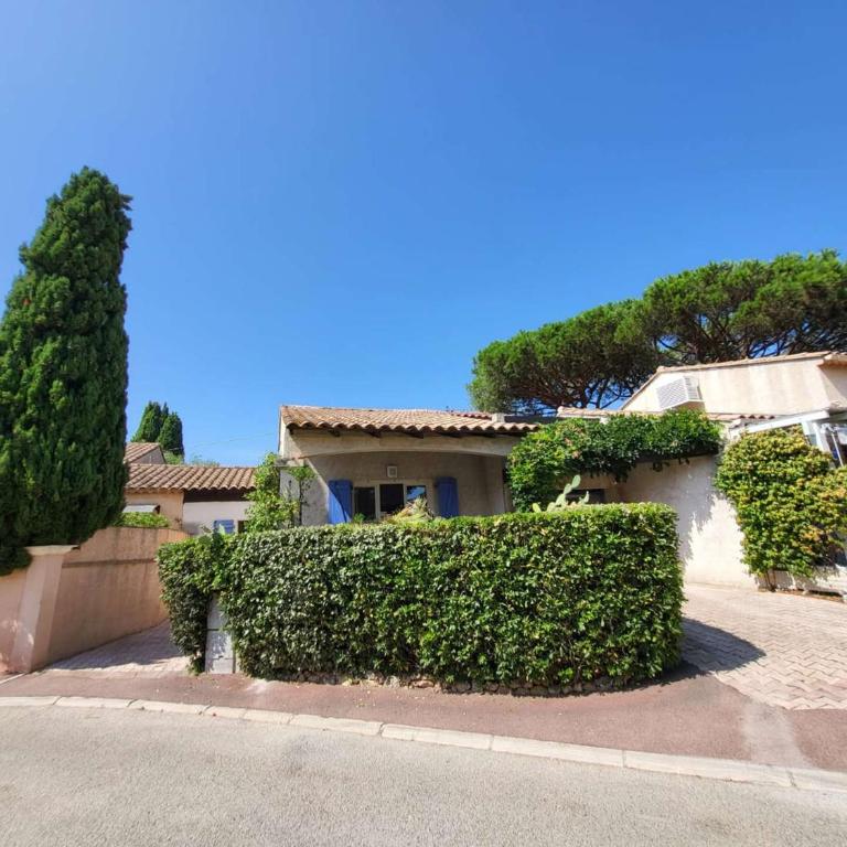 SM010 PINEDE SAINTE MAXIME Maison 5 pièces 10 couchages avec Piscine et parking - Ferienhaus mit 4 Zimmern - 23
