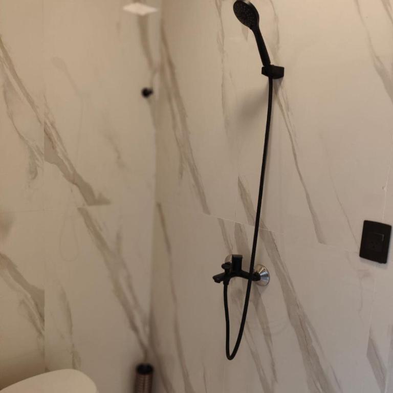 5 ambientes renovado con balcón y patio en el centro - Apartamento de 2 dormitorios - 9