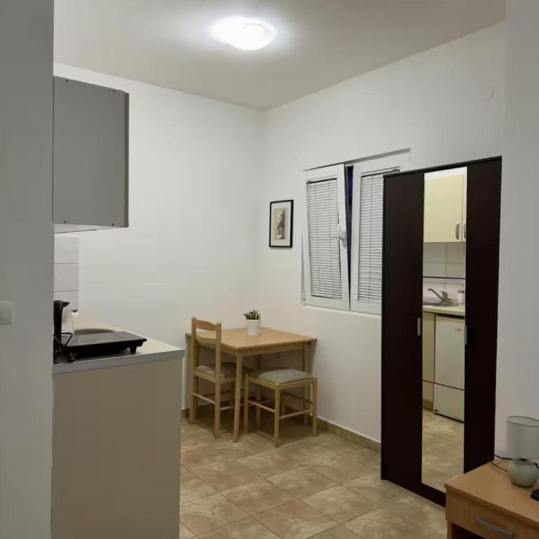 ADAIST Apartments Budva Free Parking & Balcony - Standardna Dvokrevetna Soba sa Zasebnim Krevetima - 5