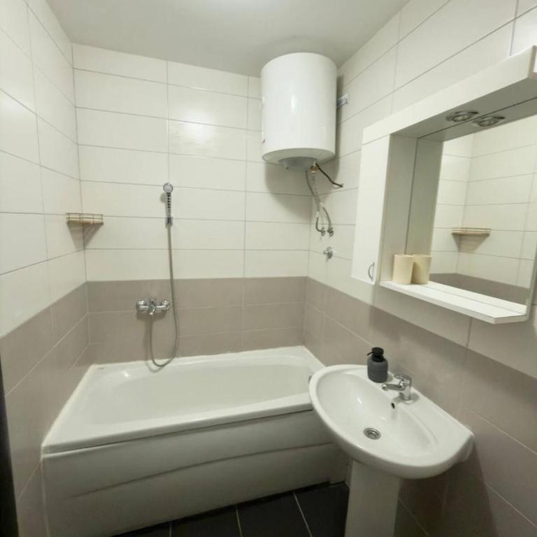 ADAIST Apartments Budva Free Parking & Balcony - Standardna Dvokrevetna Soba sa Zasebnim Krevetima - 6