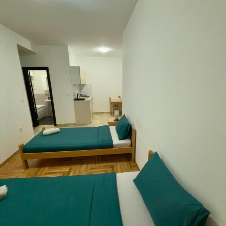 ADAIST Apartments Budva Free Parking & Balcony - Standardna Dvokrevetna Soba sa Zasebnim Krevetima - 9