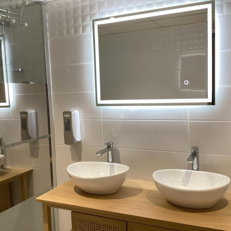 Hôtel Angelic - Offre Spéciale - Chambre Familiale (4 Personnes) - 5