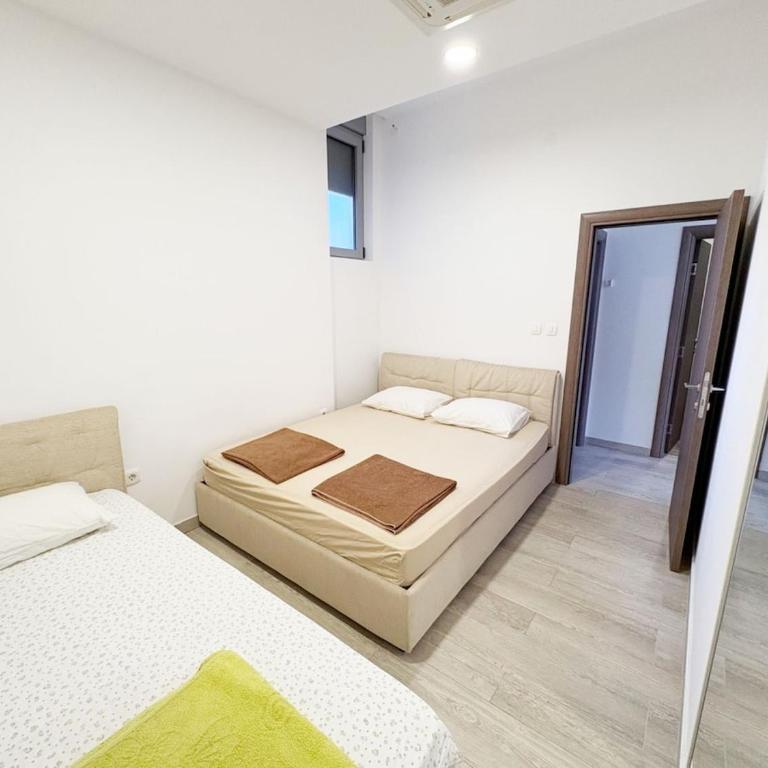 Flat in Budva with terrace and private garden - Apartman sa 3 Spavaće Sobe - 9