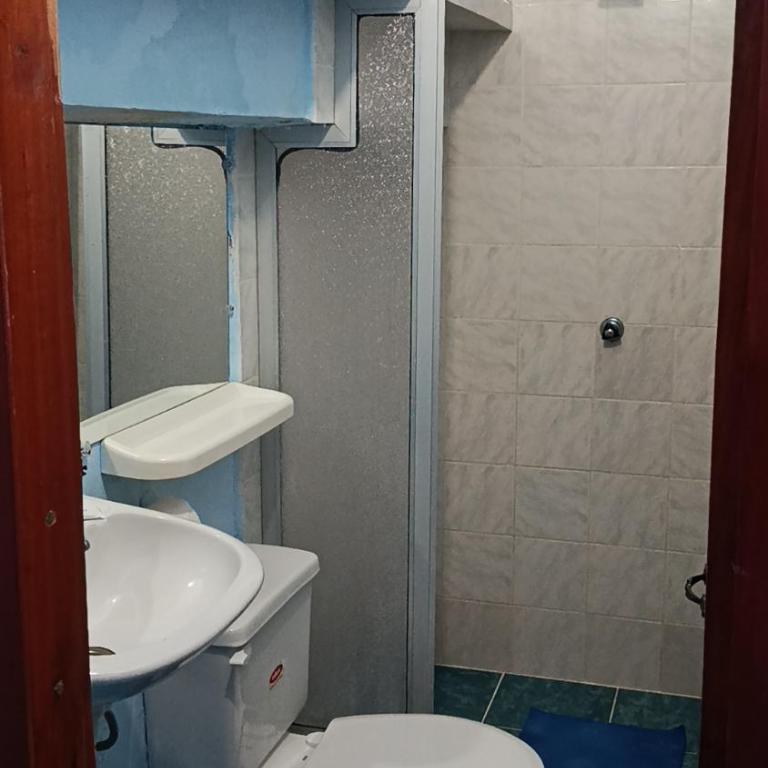 Hostal Aruba - Family Room - 6