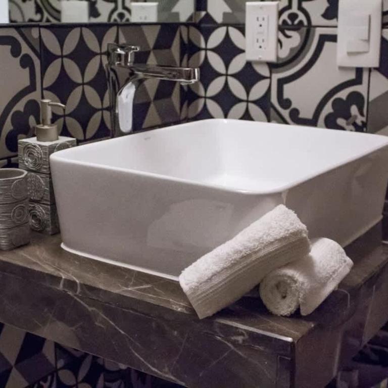 Beachside Studio & Jacuzzi Bliss - Studio - 14