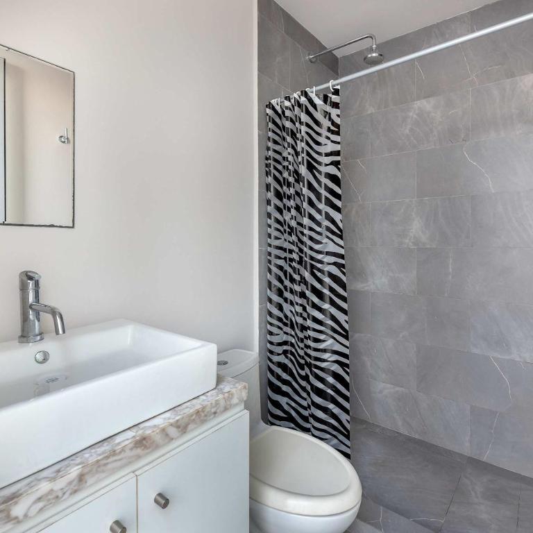 PRIVATE POOL Beautiful and Centric 1BR PH - Apartment - 8