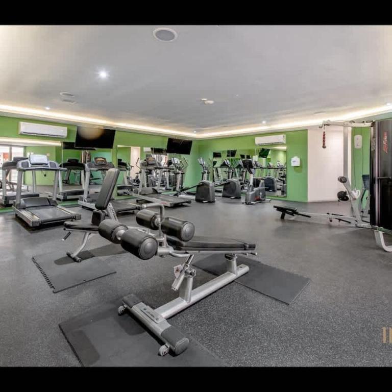 Cozy Room Condo w Rooftop Pool & Gym Access - Studio - 11