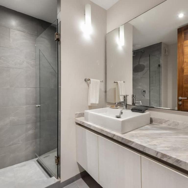 Cozy Room Condo w Rooftop Pool & Gym Access - Studio - 25