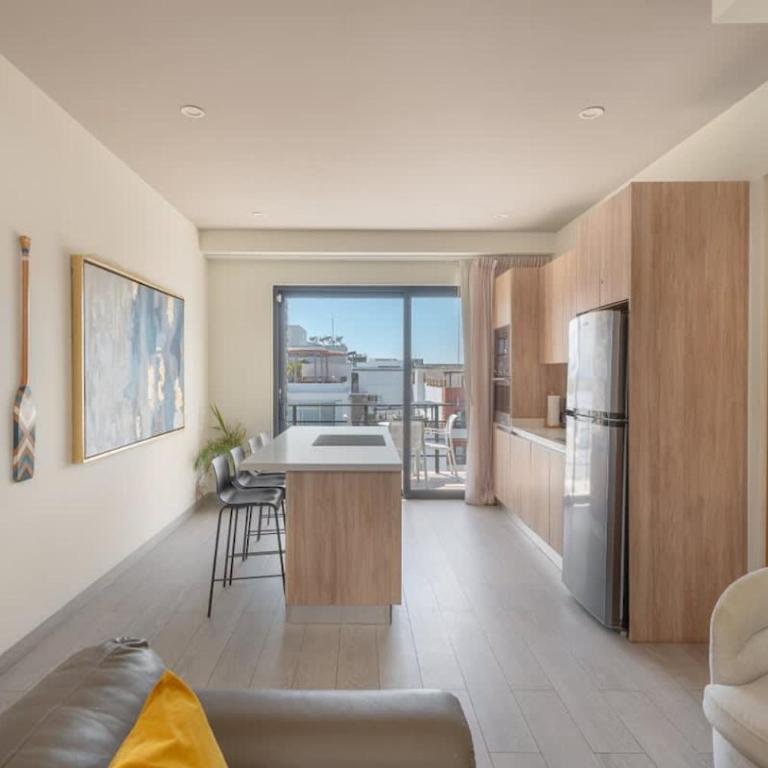 Private Pool 3BD 3BA Sleeps 8 - Three-Bedroom Apartment - 4