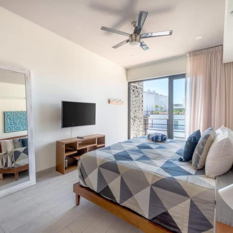 Private Pool 3BD 3BA Sleeps 8 - Three-Bedroom Apartment - 7