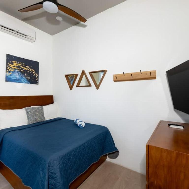 Private Pool 3BD 3BA Sleeps 8 - Three-Bedroom Apartment - 11