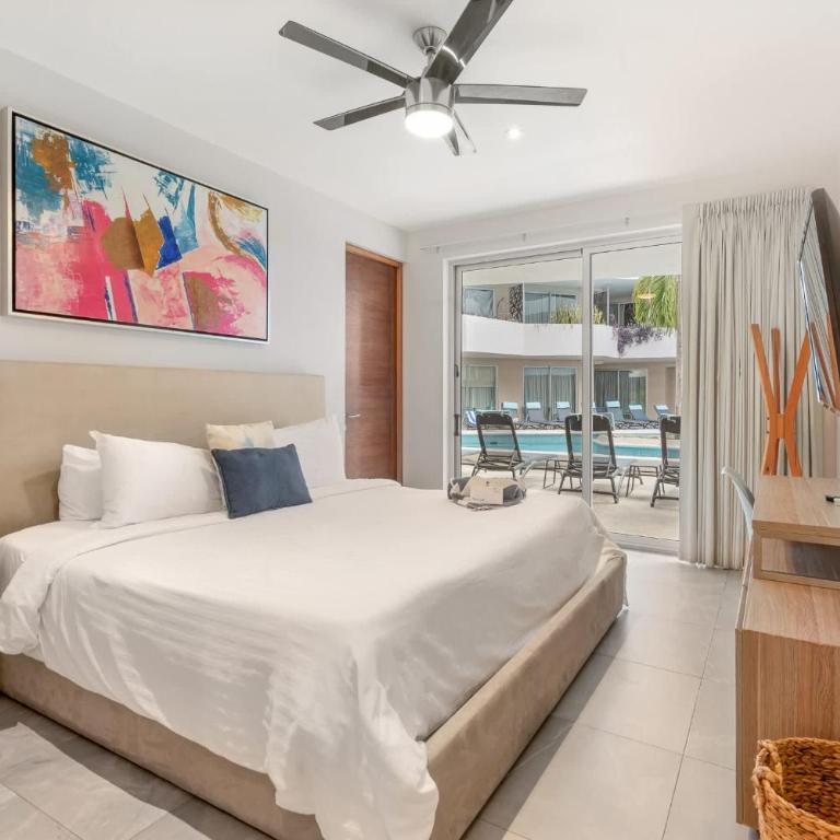 Luxury 2BR 2BA, Sauna, Cinema, Rooftop Pool - Two-Bedroom Apartment - 5