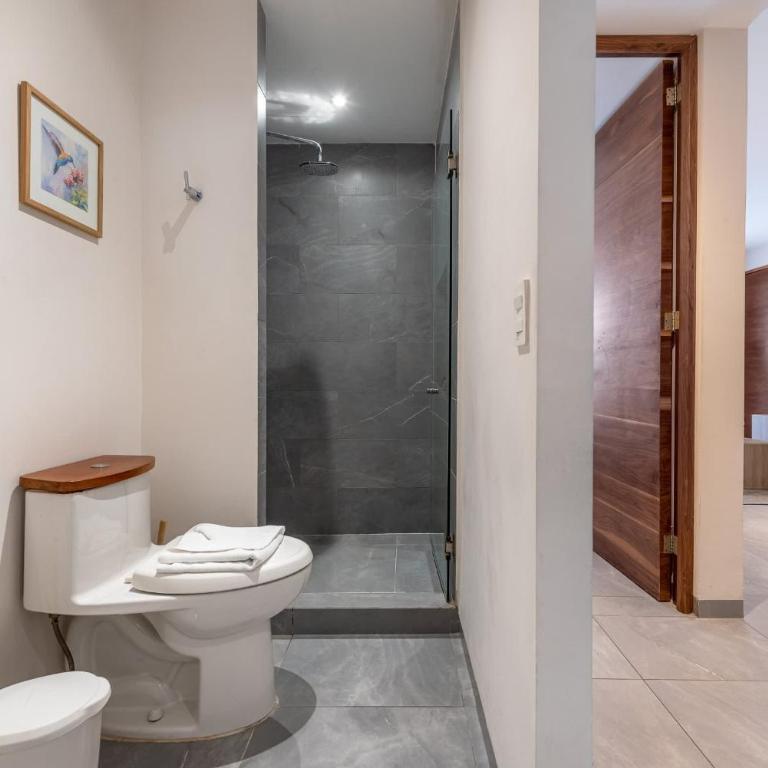 Luxury 2BR 2BA, Sauna, Cinema, Rooftop Pool - Two-Bedroom Apartment - 20