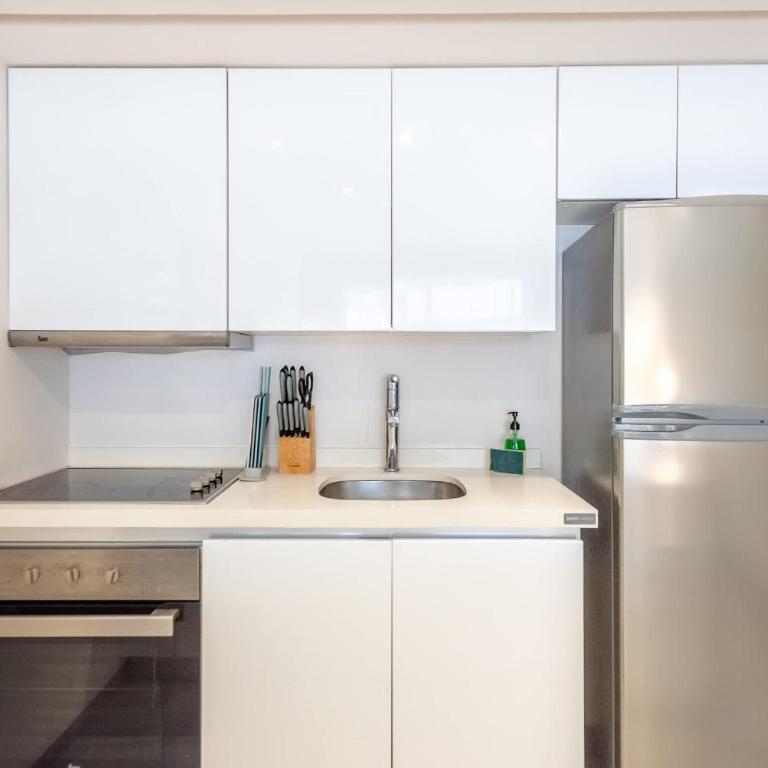 Luxury 2BR 2BA, Sauna, Cinema, Rooftop Pool - Two-Bedroom Apartment - 25