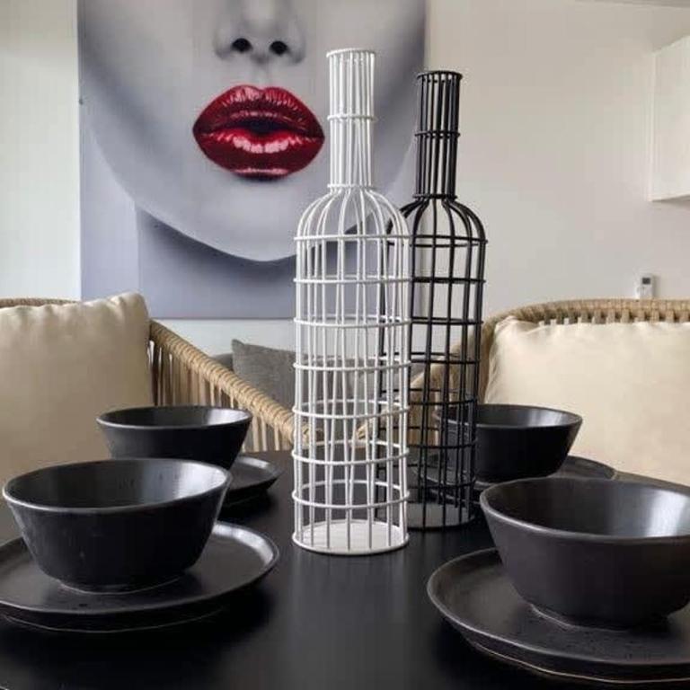 Stylish 1BR Beachside Retreat - One-Bedroom Apartment - 9
