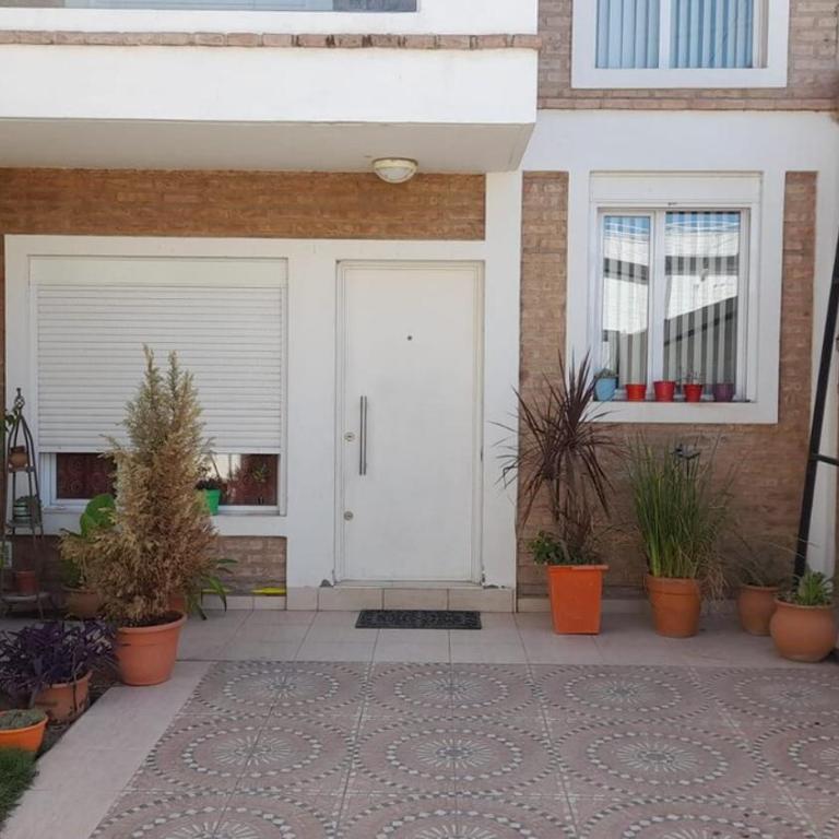 Casa Familiar en barrio tranquilo con Parrilla y Cochera - Casa de 2 dormitorios - 7