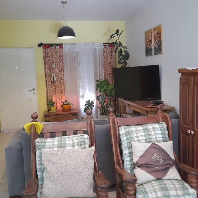 Casa Familiar en barrio tranquilo con Parrilla y Cochera - Casa de 2 dormitorios - 8