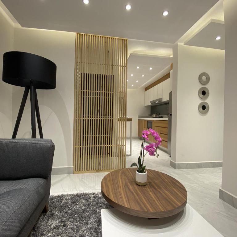 3 Bedroom Apartment and Pool - Three-Bedroom Apartment - 9