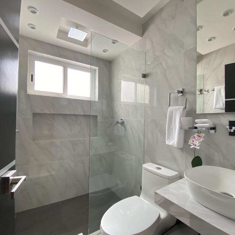 3 Bedroom Apartment and Pool - Three-Bedroom Apartment - 8
