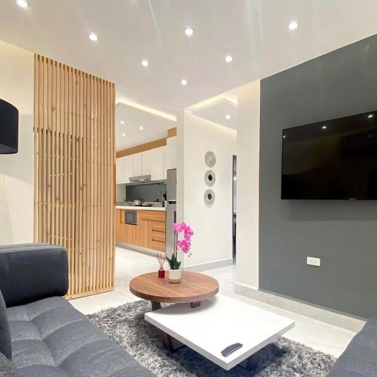 3 Bedroom Apartment and Pool - Three-Bedroom Apartment - 3