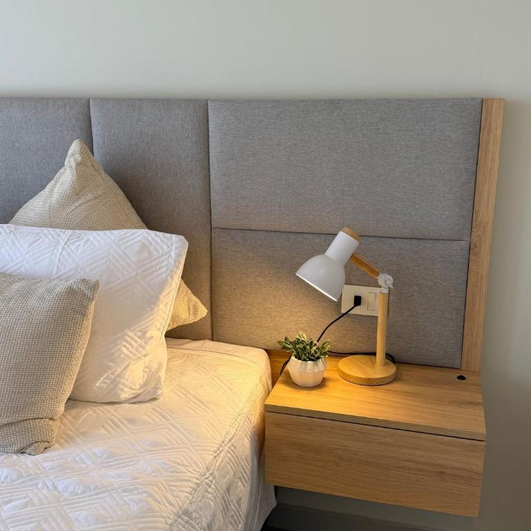 TOP Las Mercedes Luminoso y moderno - Three-Bedroom Apartment with Balcony - 14