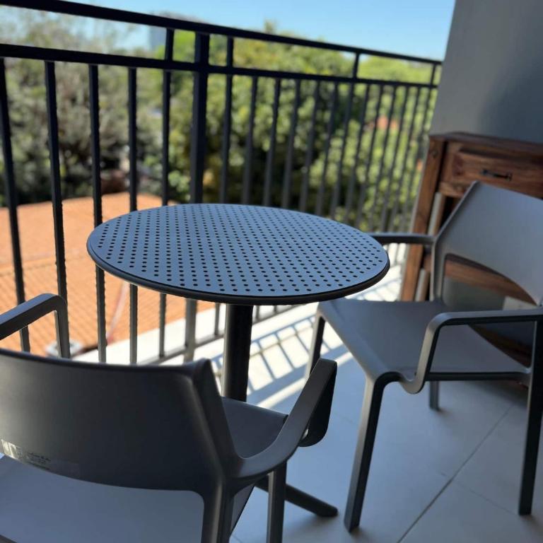 TOP Las Mercedes Luminoso y moderno - Three-Bedroom Apartment with Balcony - 27