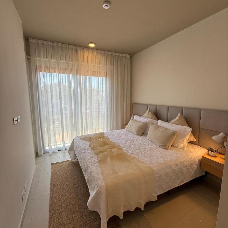 TOP Las Mercedes Luminoso y moderno - Three-Bedroom Apartment with Balcony - 6