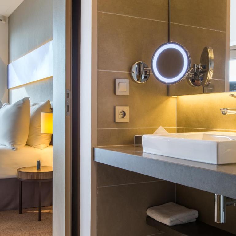Radisson Blu Hotel, Lyon - Suite Junior - Vue Panoramique sur Vieille Ville - 7
