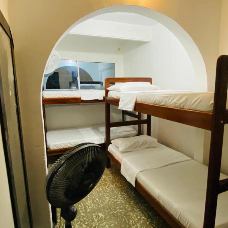 Casa Sisihuaca Hostal Santa Marta - Quadruple Room with Private Bathroom - 5