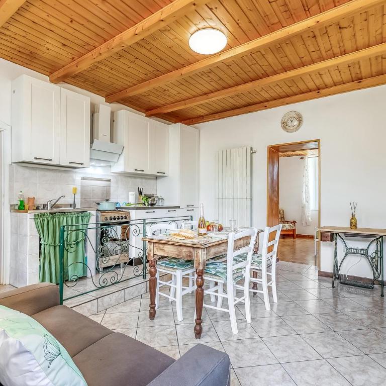 Butterfly Apartment: Lake Maggiore Luino Apartment with Balcony - Happy Rentals - Apartment - Erdgeschoss - 3