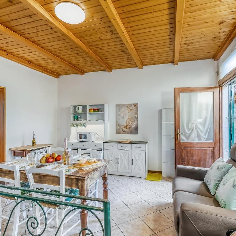 Butterfly Apartment: Lake Maggiore Luino Apartment with Balcony - Happy Rentals - Apartment - Erdgeschoss - 10