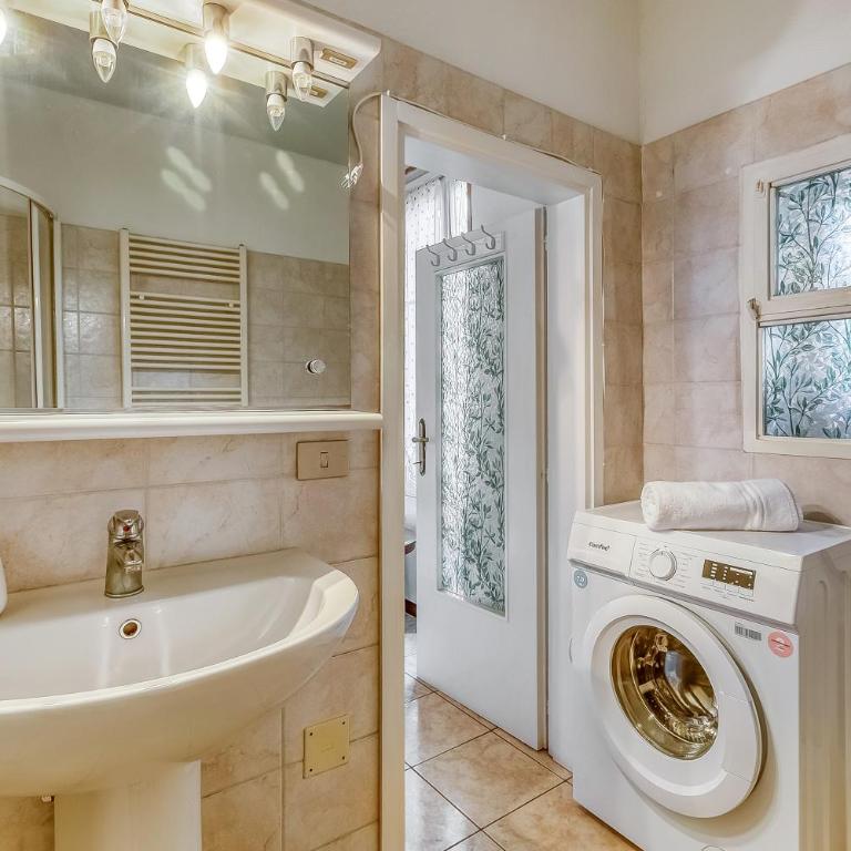 Butterfly Apartment: Lake Maggiore Luino Apartment with Balcony - Happy Rentals - Apartment - Erdgeschoss - 14