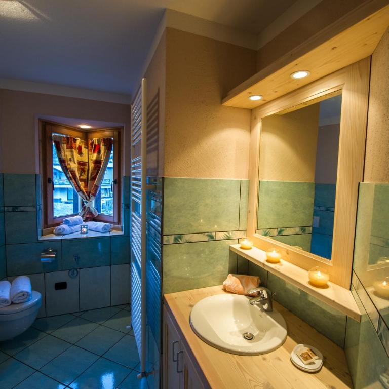 Chalet La Rugiada - Appartamento con 2 Camere da Letto e Balcone - 9