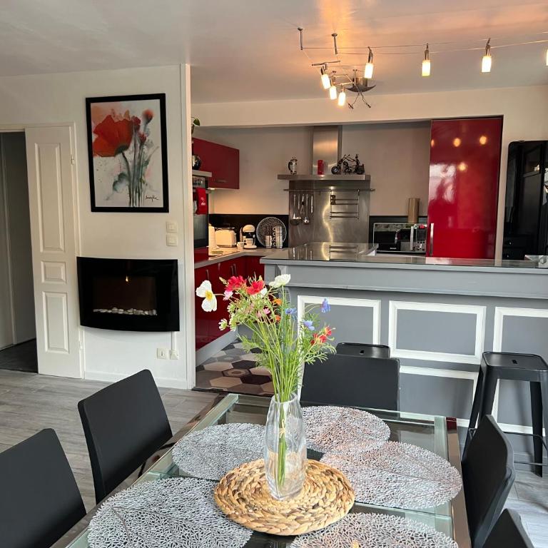 Le clos Schumann - Three-Bedroom Apartment - 1