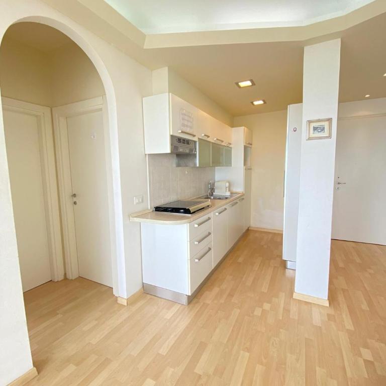 Residence La Zattera - Appartamento con 2 Camere da Letto, Terrazza e Vista Mare - 13