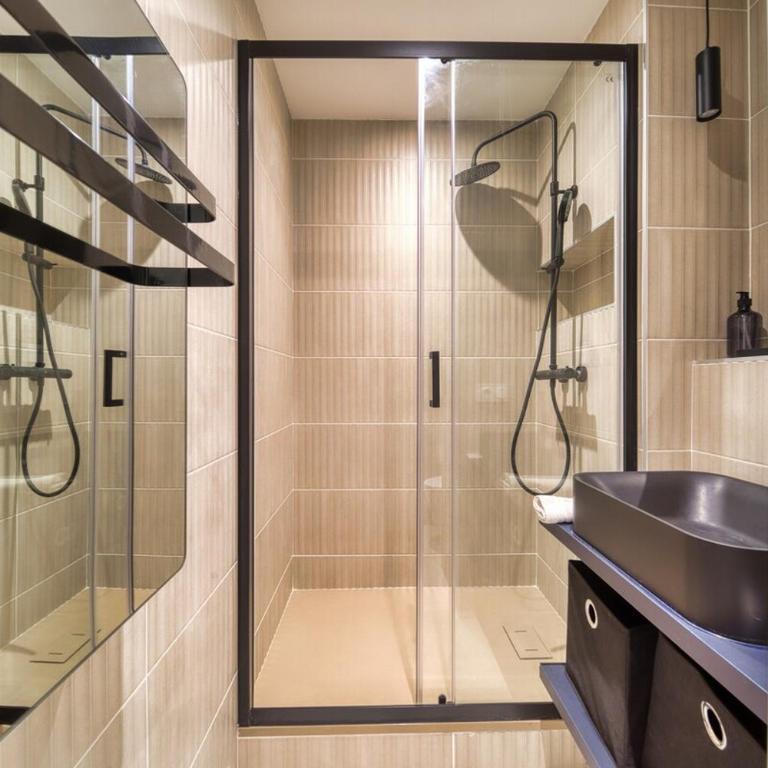 The Charming 2 - Two-Bedroom Apartment - 3