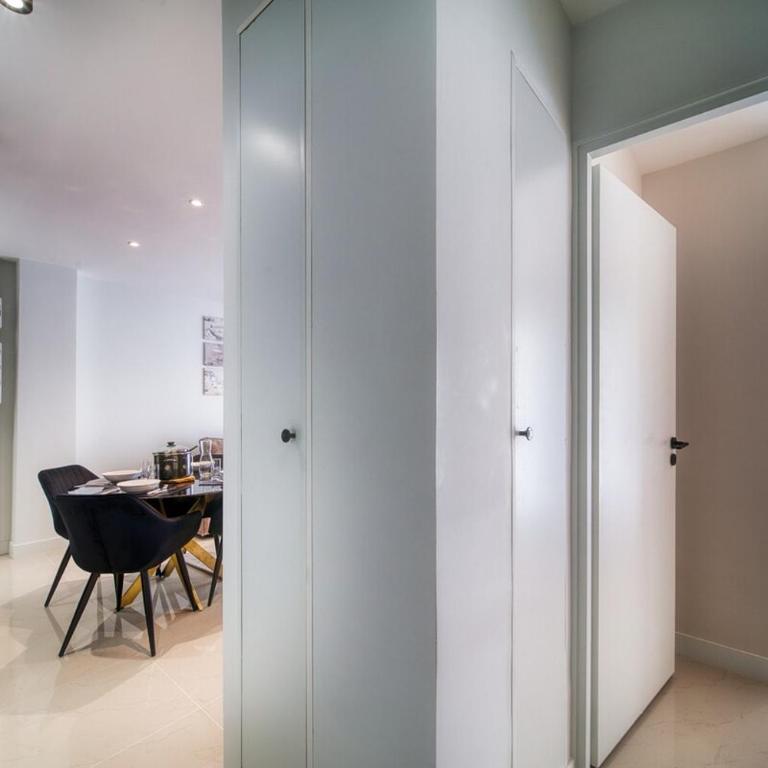 The Charming 2 - Two-Bedroom Apartment - 5