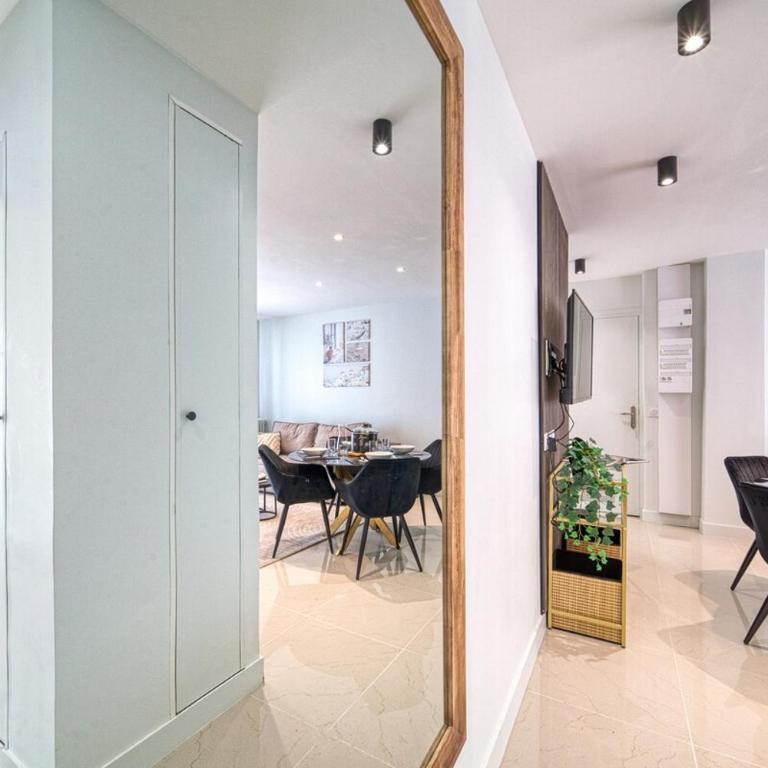 The Charming 2 - Two-Bedroom Apartment - 7