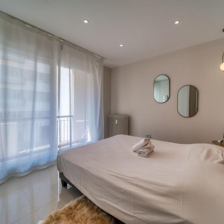 The Charming 2 - Two-Bedroom Apartment - 14