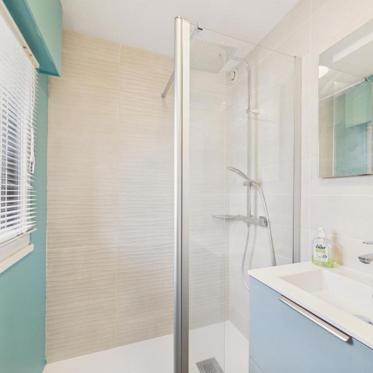 Maison en pierre à 350m de la plage pour 4 - Maison de Vacances - 4