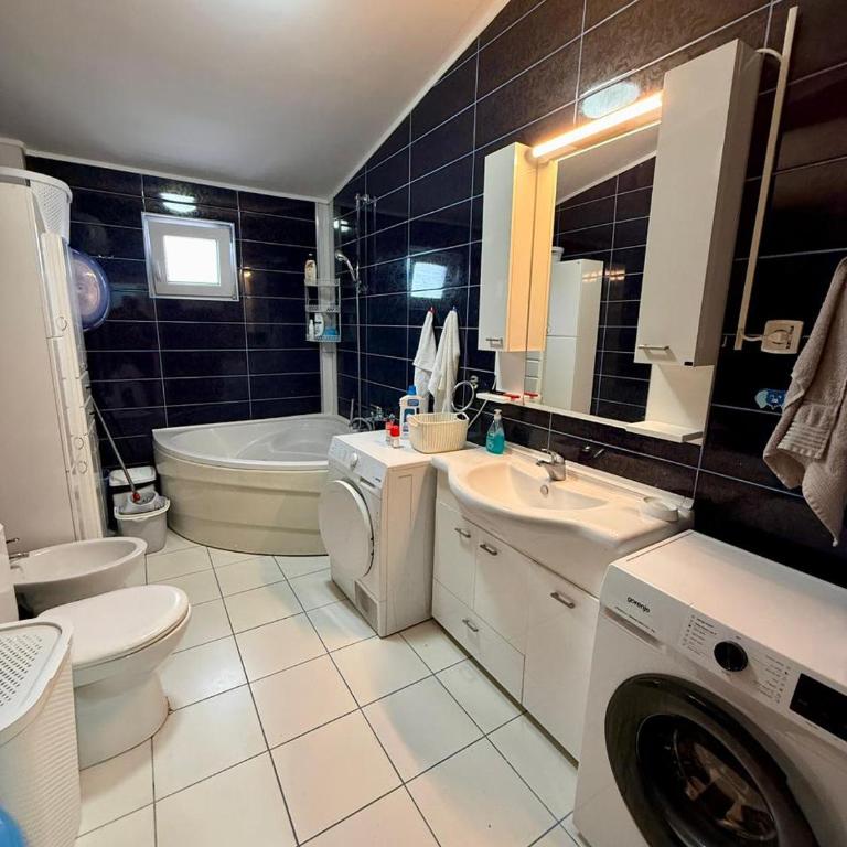 Sutomore 3-bedroom apartment - Three-Bedroom Apartment - High Floor - 7