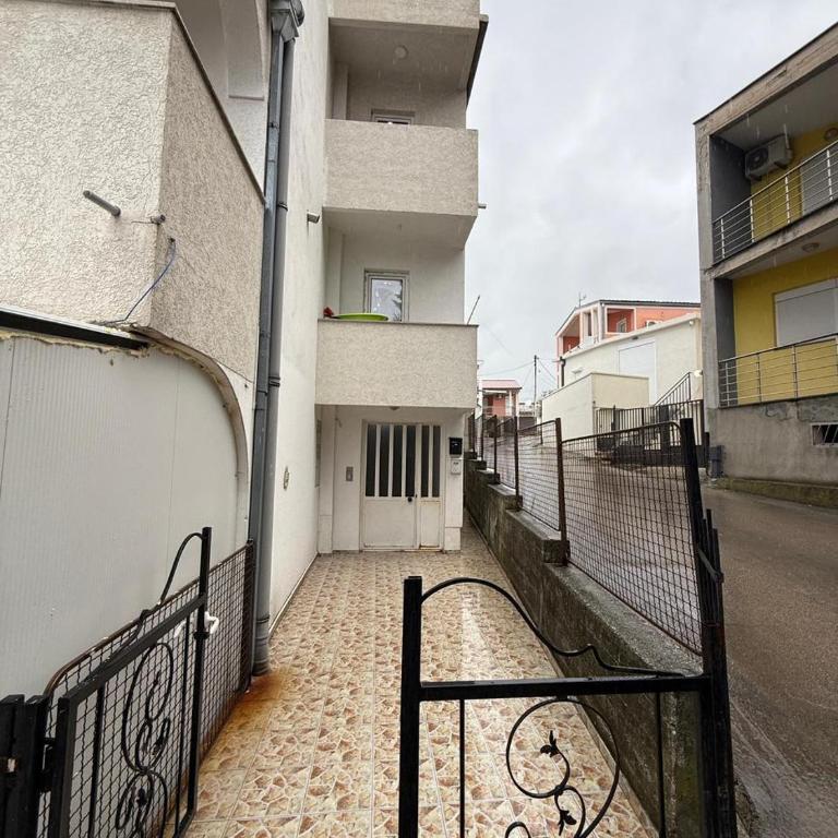 Sutomore 3-bedroom apartment - Three-Bedroom Apartment - High Floor - 12