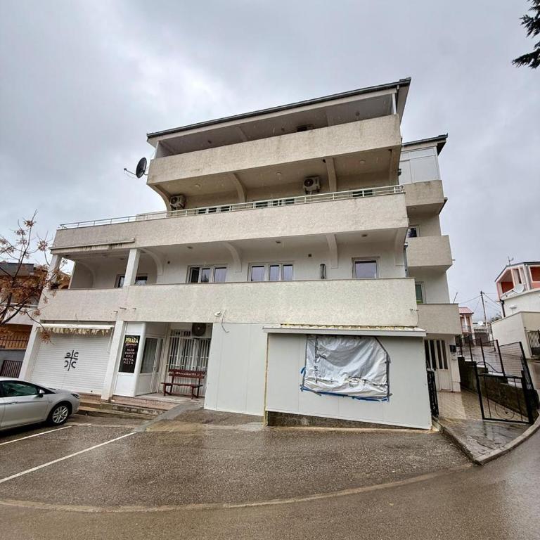 Sutomore 3-bedroom apartment - Three-Bedroom Apartment - High Floor - 10