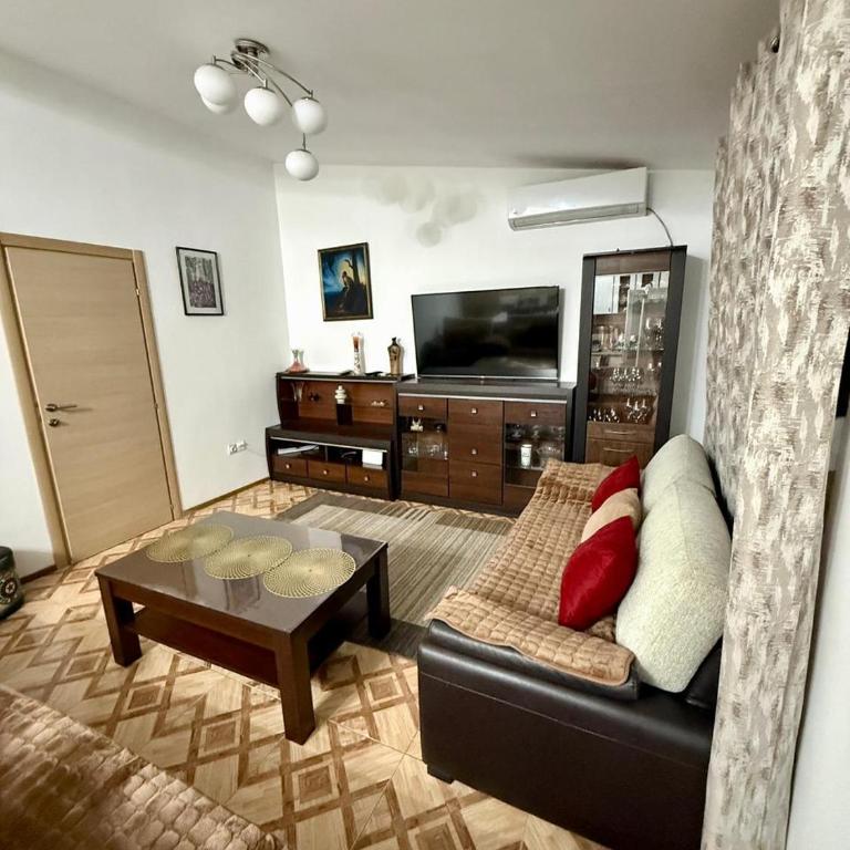 Sutomore 3-bedroom apartment - Three-Bedroom Apartment - High Floor - 1