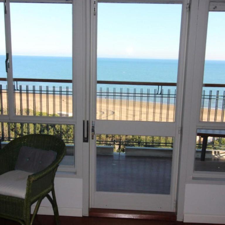 Spacious apartment with sea view - Apartment - 3